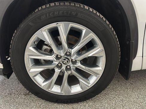 Used 2023 Toyota Highlander Limited AWD/4WD image 12