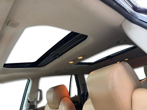 Used 2017 Buick Enclave Premium w/ Experience Buick Package FWD image 42