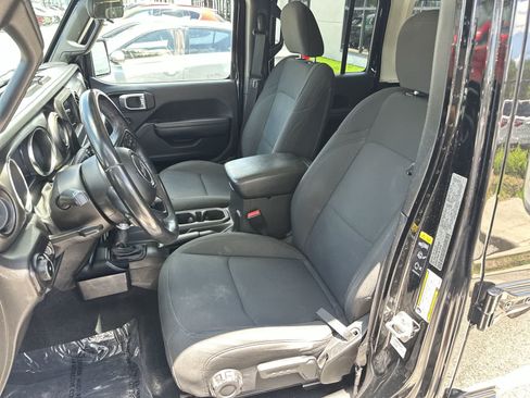 Used 2021 Jeep Wrangler Unlimited Sport AWD/4WD image 3