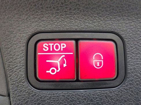 Used 2025 Mercedes-Benz GLS 450 4MATIC image 18