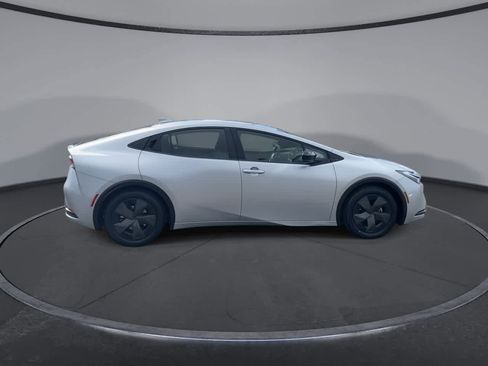 Used 2024 Toyota Prius LE image 9