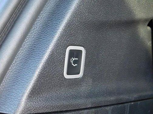 Used 2025 Chrysler Pacifica Select FWD image 8
