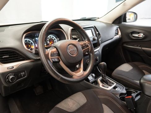 Used 2015 Jeep Cherokee Sport w/ Sport Appearance Group FWD image 6