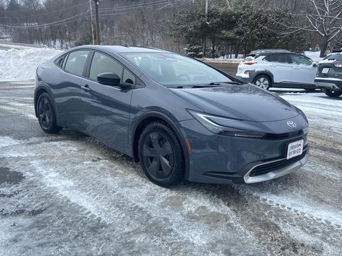 Used 2023 Toyota Prius Prime SE image 7