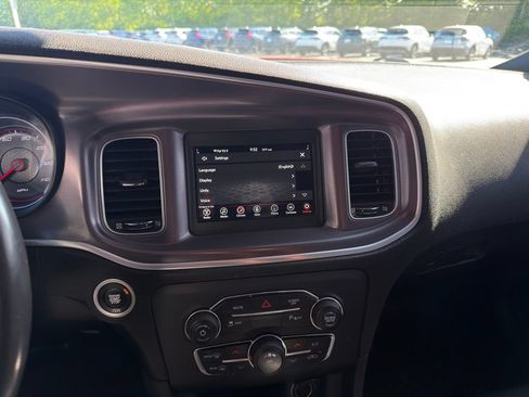Used 2019 Dodge Charger SXT RWD image 14