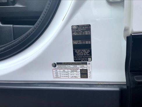 Used 2025 Land Rover Defender 110 V8 image 17