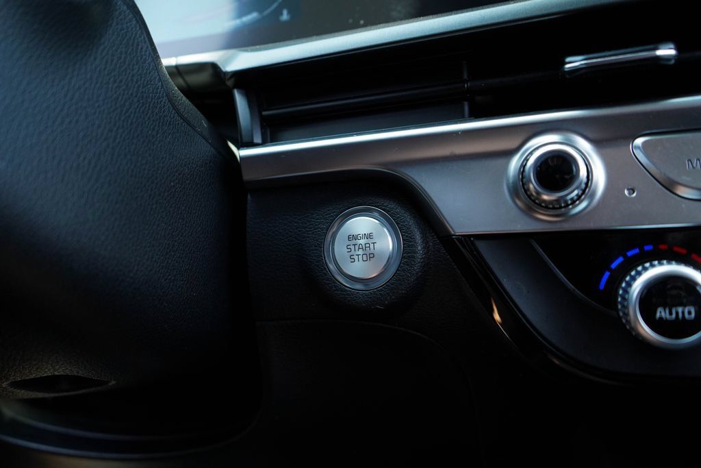 Used 2025 Kia Telluride S FWD image 30