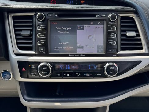 Used 2019 Toyota Highlander Limited Platinum AWD/4WD image 16