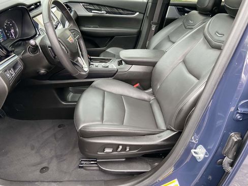 Used 2025 Cadillac XT6 Premium Luxury image 7