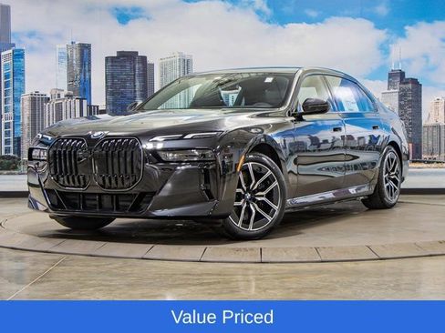 Used 2025 BMW 750e xDrive w/ Premium Package AWD/4WD image 2