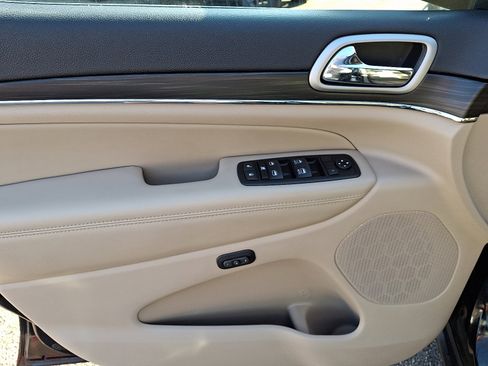 Used 2020 Jeep Grand Cherokee Limited image 14