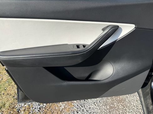 Used 2022 Tesla Model Y Performance image 21