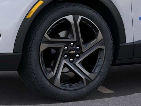 New 2026 Chevrolet Equinox EV LT w/ Convenience Package II AWD/4WD image 9