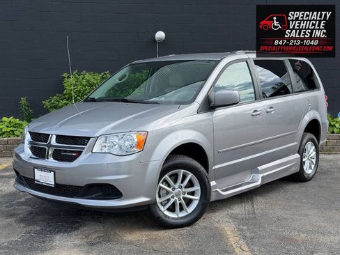 Used 2016 Dodge Grand Caravan SXT w/ UConnect Hands-Free Group FWD image 4