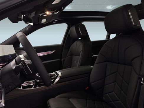 New 2026 BMW 740i w/ Executive Package image 19