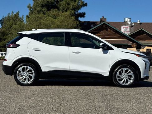 Certified 2023 Chevrolet Bolt EUV LT image 3
