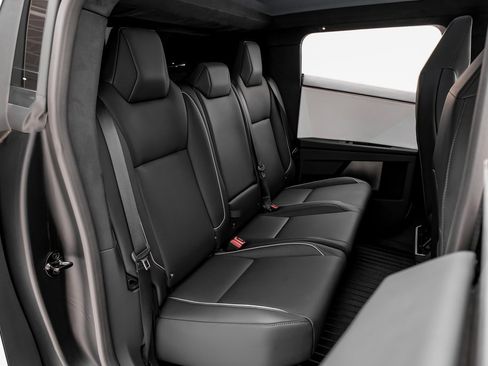 Used 2024 Tesla Cybertruck AWD Crew Cab image 34