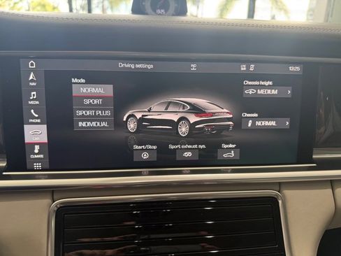 Used 2018 Porsche Panamera 4S w/ Sport Package image 23