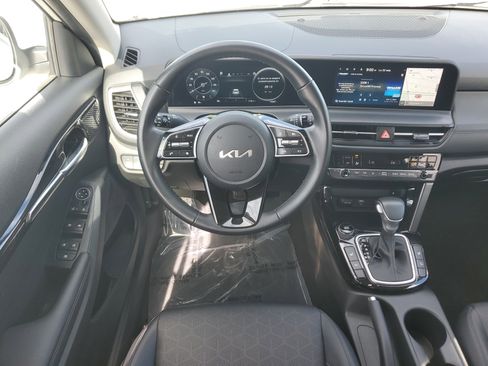 Used 2024 Kia Seltos EX image 19