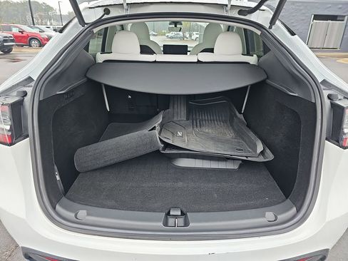 Used 2023 Tesla Model Y Performance image 14