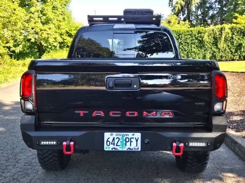 Used 2019 Toyota Tacoma TRD Off-Road w/ Technology Package AWD/4WD image 4