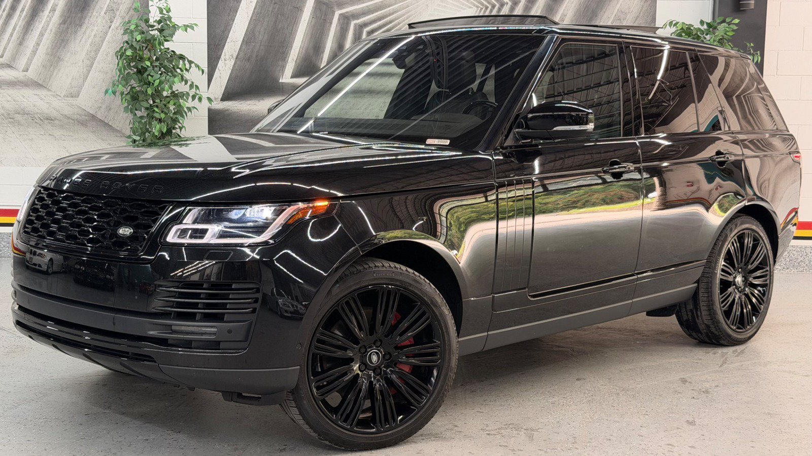 Used 2022 Land Rover Range Rover P525 Westminster Edition AWD/4WD image 3