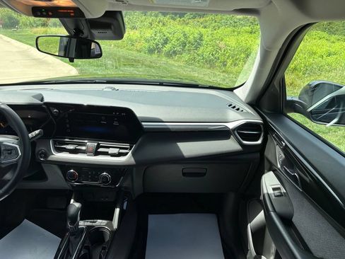 Used 2024 Chevrolet TrailBlazer LT w/ LT Cold Weather Package FWD image 30