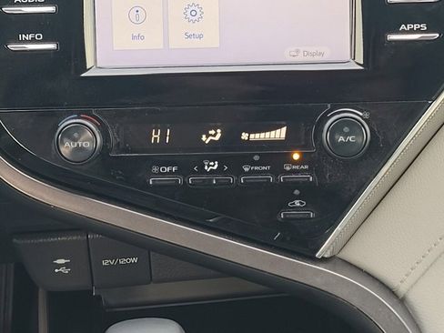 Used 2018 Toyota Camry SE image 18