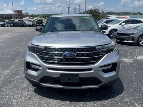 Used 2022 Ford Explorer XLT w/ Equipment Group 202A AWD/4WD image 4