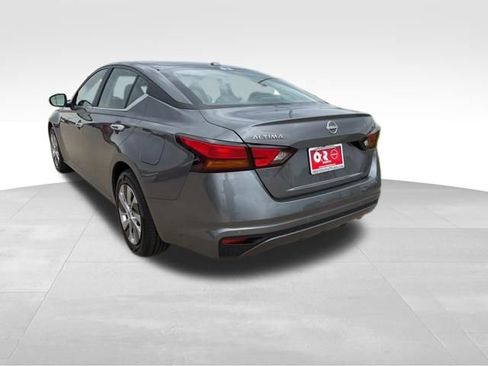 Used 2025 Nissan Altima 2.5 S FWD image 4