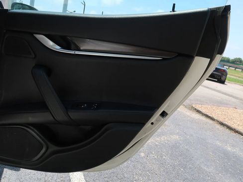 Used 2020 Maserati Ghibli RWD image 31