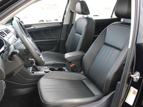 Certified 2023 Volkswagen Tiguan SE image 7