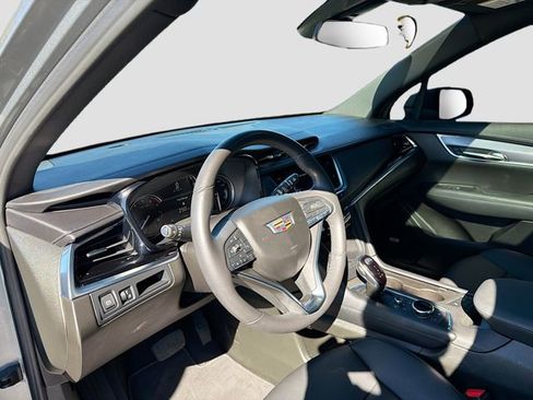 Used 2025 Cadillac XT6 Luxury image 28