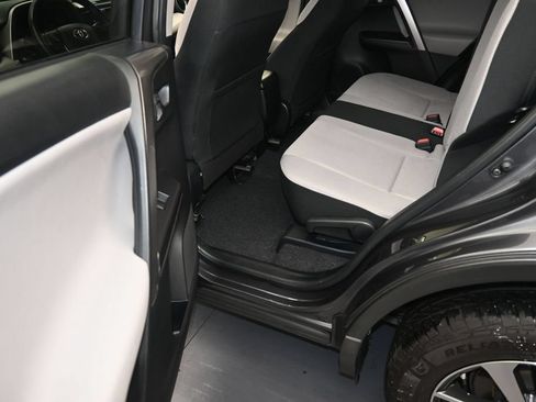 Used 2017 Toyota RAV4 XLE FWD image 12
