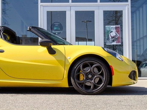 Used 2016 Alfa Romeo 4C Spider w/ Spider Track Package 4 RWD image 5