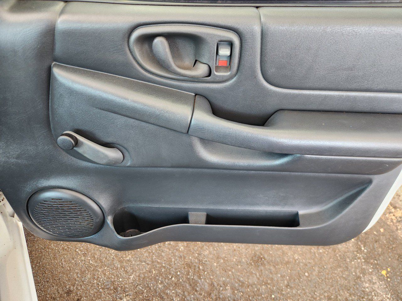 Used 2002 Chevrolet S10 Pickup 2WD Regular Cab image 12