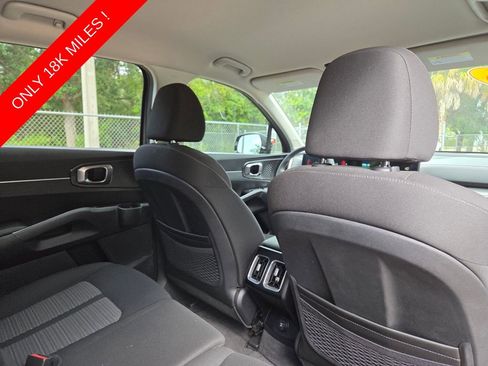 Used 2025 Kia Sorento LX FWD image 16