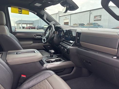 Used 2022 Chevrolet Silverado 1500 ZR2 w/ Technology Package image 24