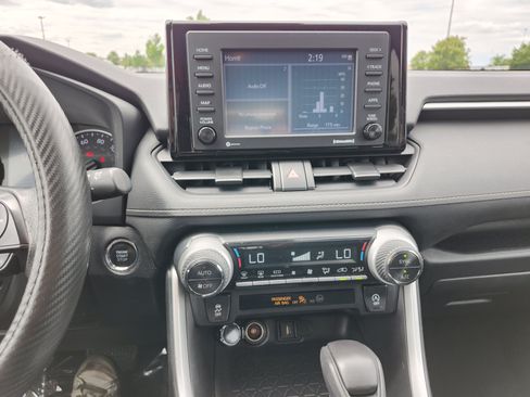 Used 2021 Toyota RAV4 XLE AWD/4WD image 31