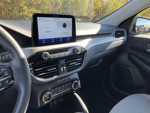 Used 2022 Ford Escape SE w/ SE Sport Appearance Package image 8