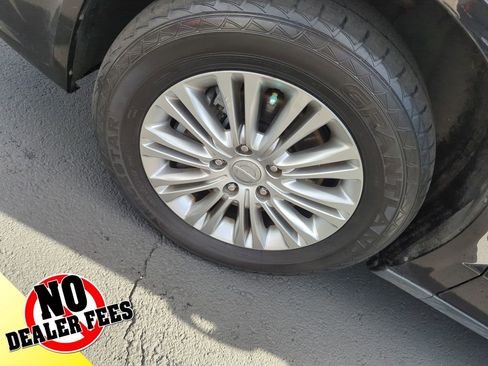 Used 2015 Chrysler Town & Country Touring-L w/ Driver Convenience Group image 28