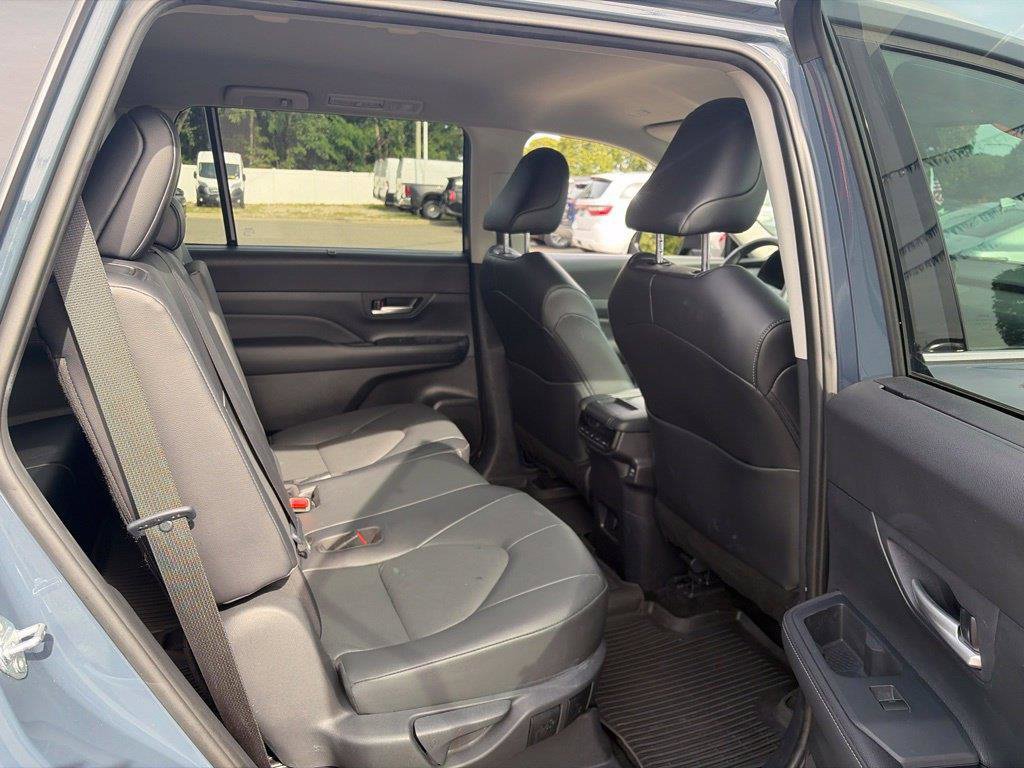 Used 2024 Toyota Grand Highlander AWD image 16