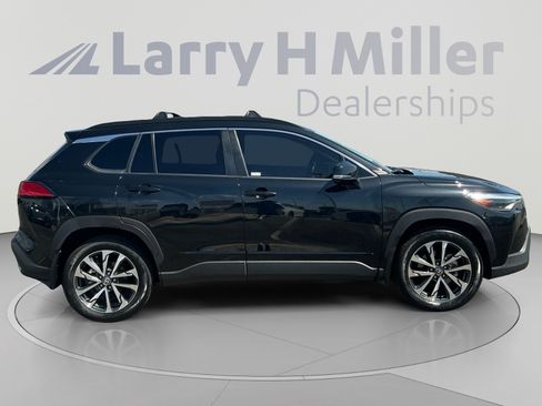 Used 2022 Toyota Corolla Cross XLE w/ Convenience Package AWD/4WD image 6