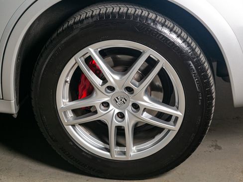 Used 2012 Porsche Cayenne image 16