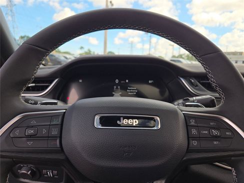 New 2025 Jeep Grand Cherokee Altitude image 36