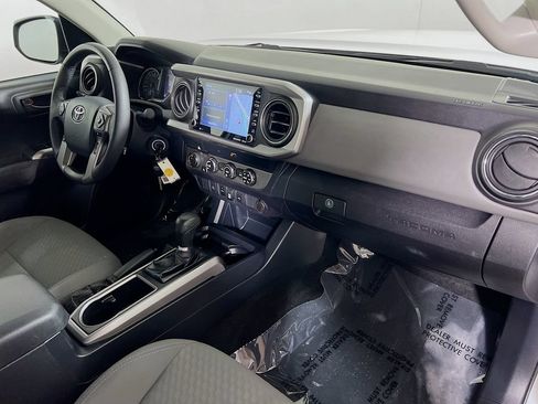 Certified 2020 Toyota Tacoma SR5 AWD/4WD image 26