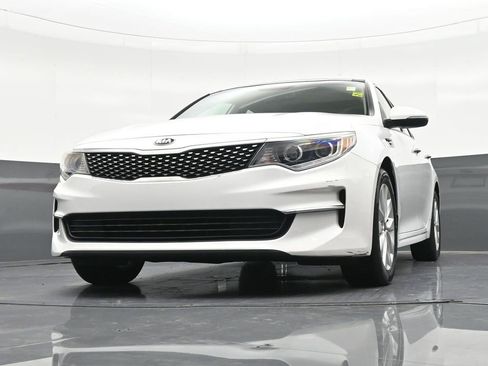 Used 2016 Kia Optima EX w/ Premium Package FWD image 31