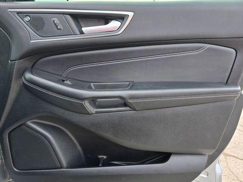 Used 2024 Ford Edge Titanium image 37