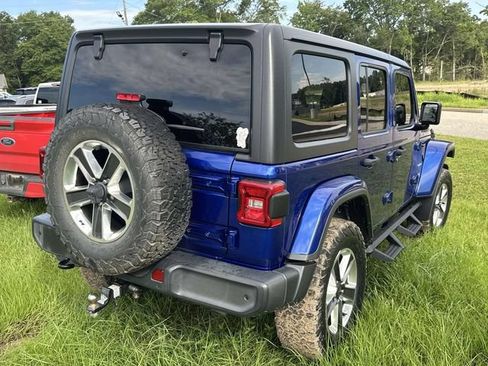 Used 2018 Jeep Wrangler Unlimited Sahara AWD/4WD image 18