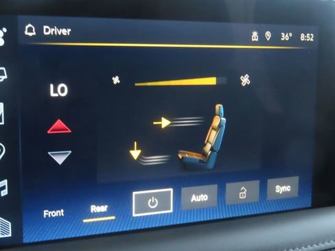 Used 2024 Chevrolet Suburban LT w/ Luxury Package image 37